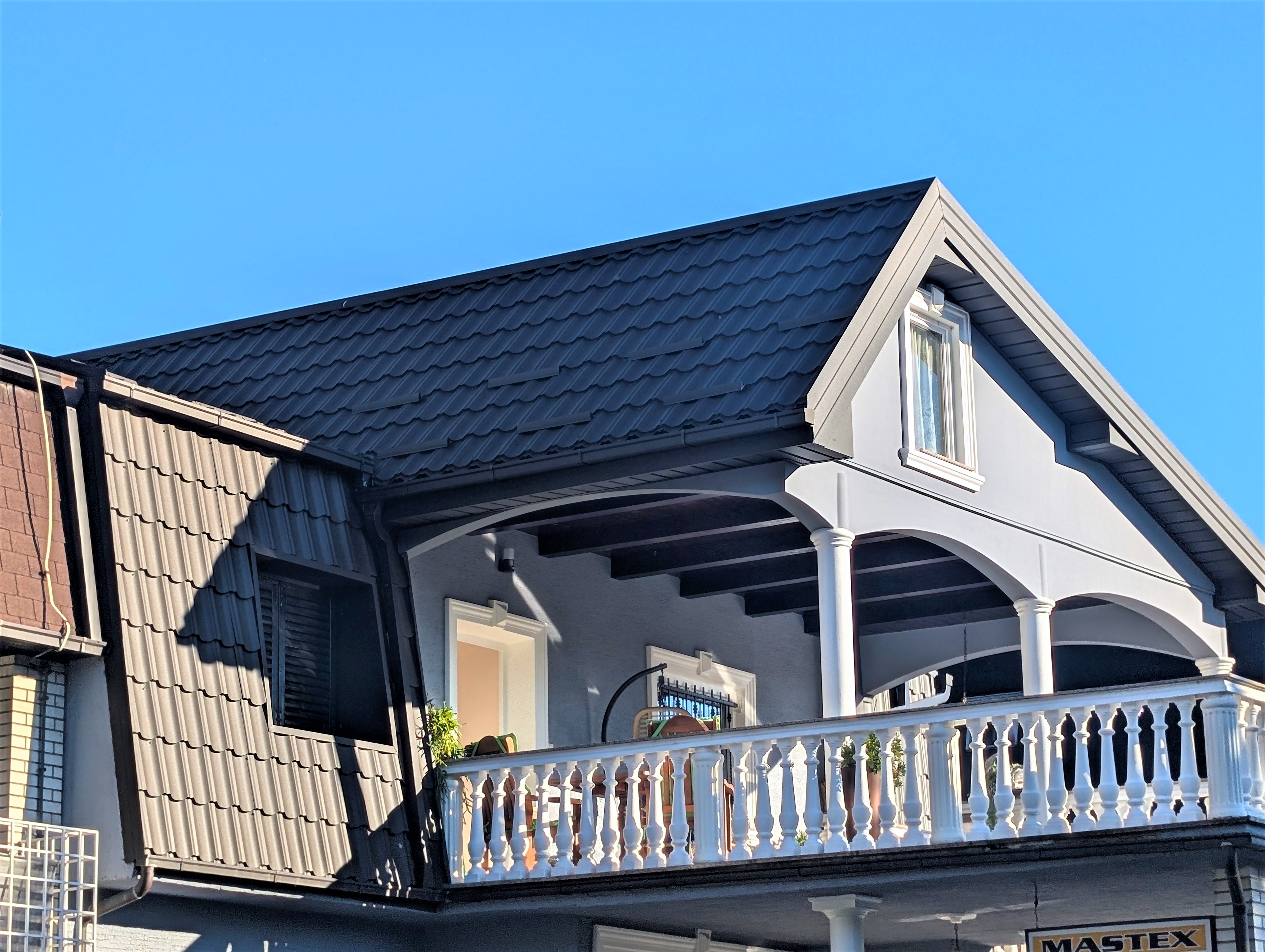 PXL 20241007 142823099.RAW 01.MP.COVER